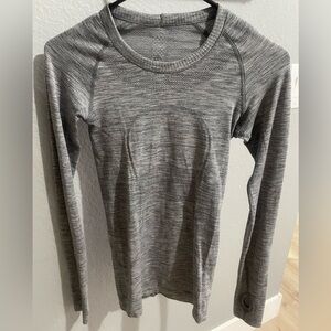 Lululemon long sleeve, size 2. Worn a few times but in perfect condition.
